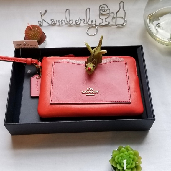 Coach Handbags - NWT COACH WRISTLET